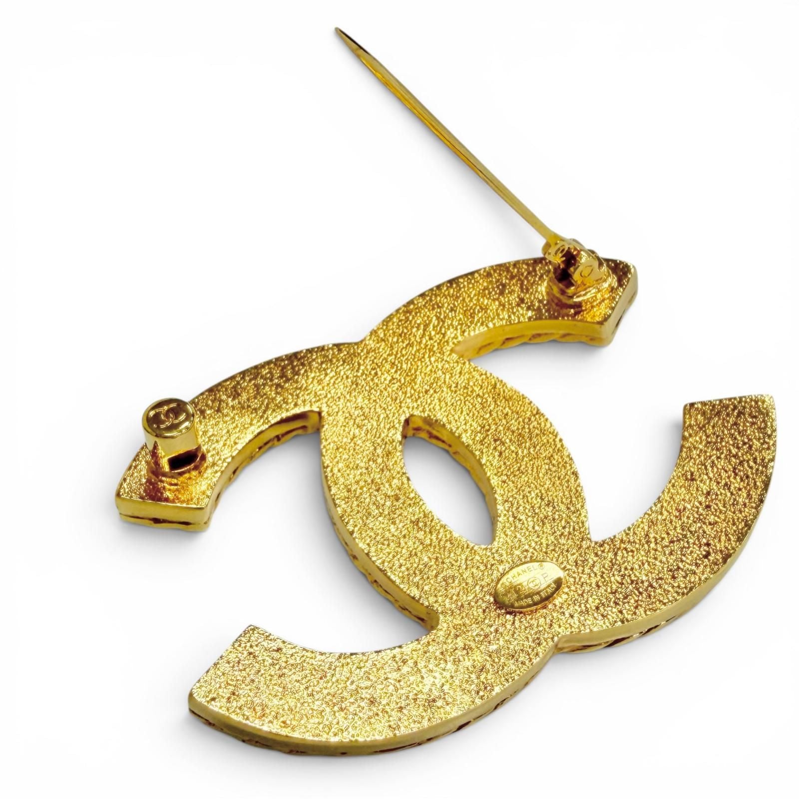 Chanel CC Logo Denim Brooch Gold Indigo Blue Recommended — view 4