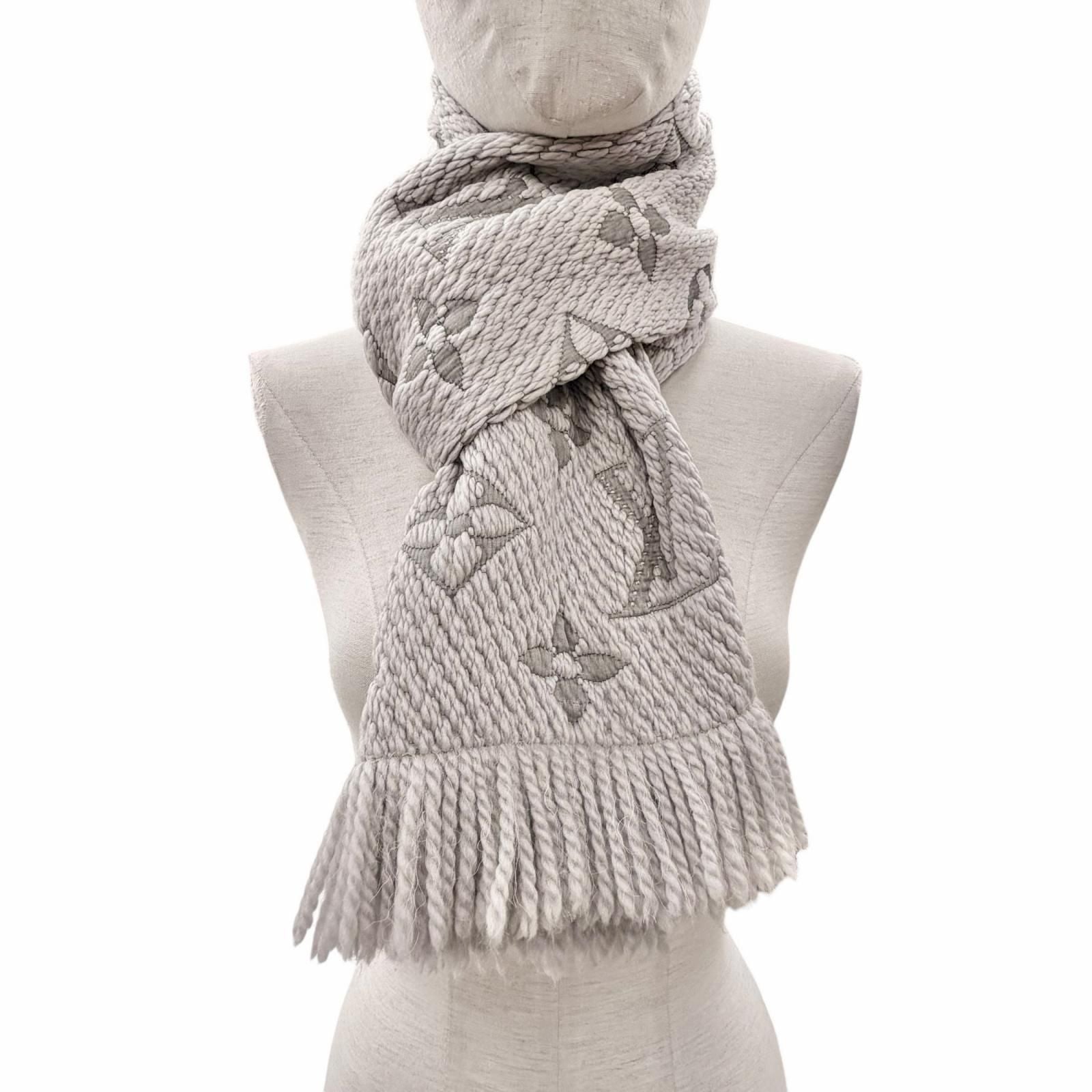 Louis Vuitton Echarpe Logo Mania Wool Silk Scarf with Fringe Gray — view 3