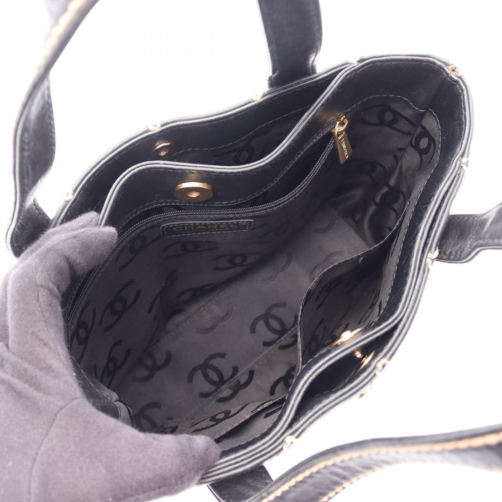 Chanel Tote Wild Stitch Black Leather — view 3