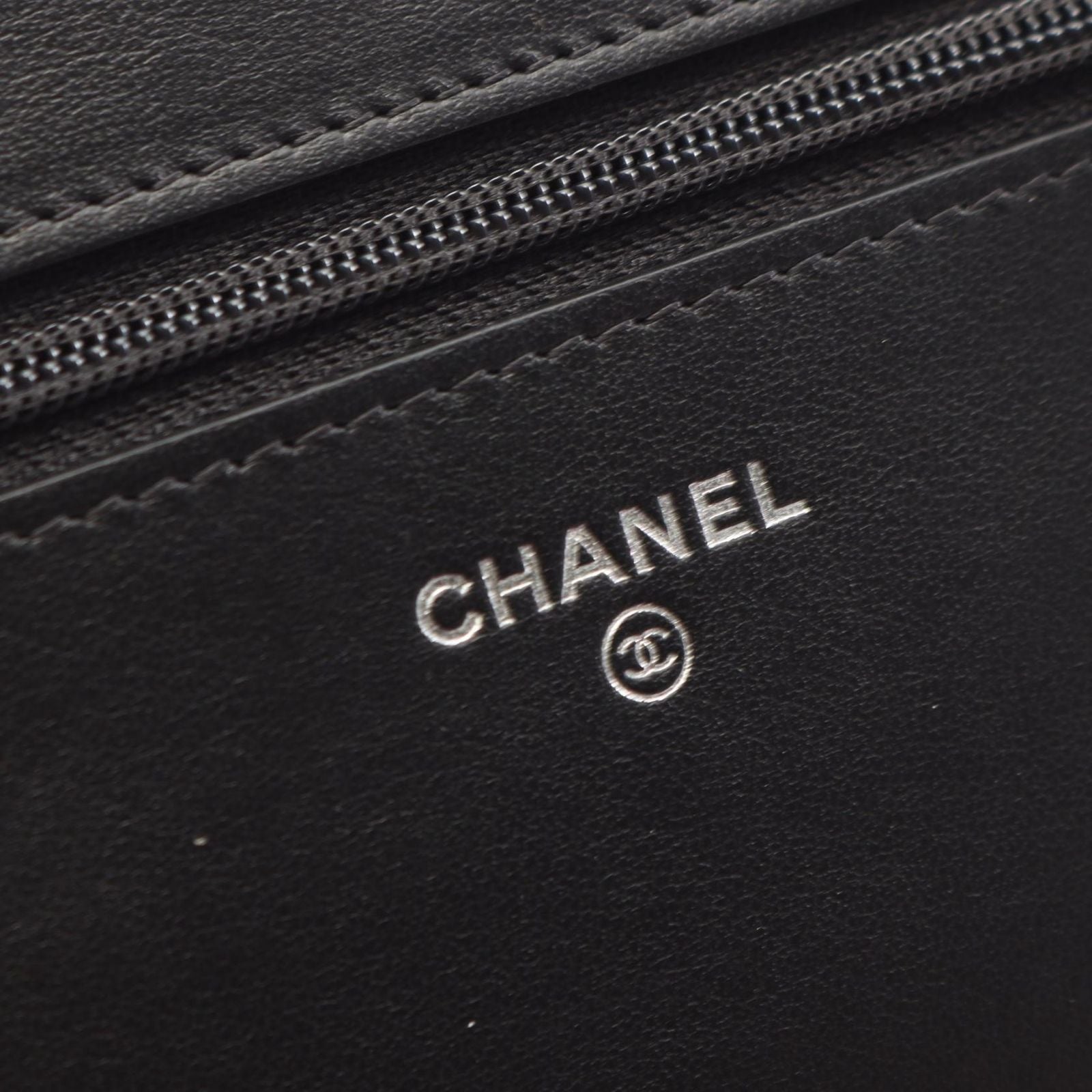 Chanel Shoulder Bag Gabriel de Black Quilted Chain Wallet — view 4