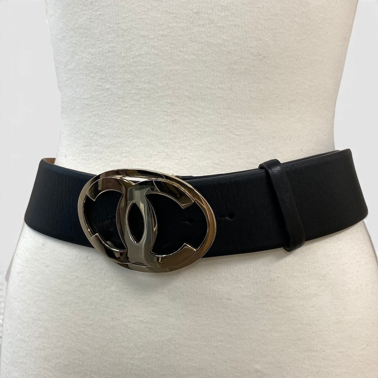 Chanel CC Logo Big Buckle Leather Belt 34 85 Black Gold — view 3