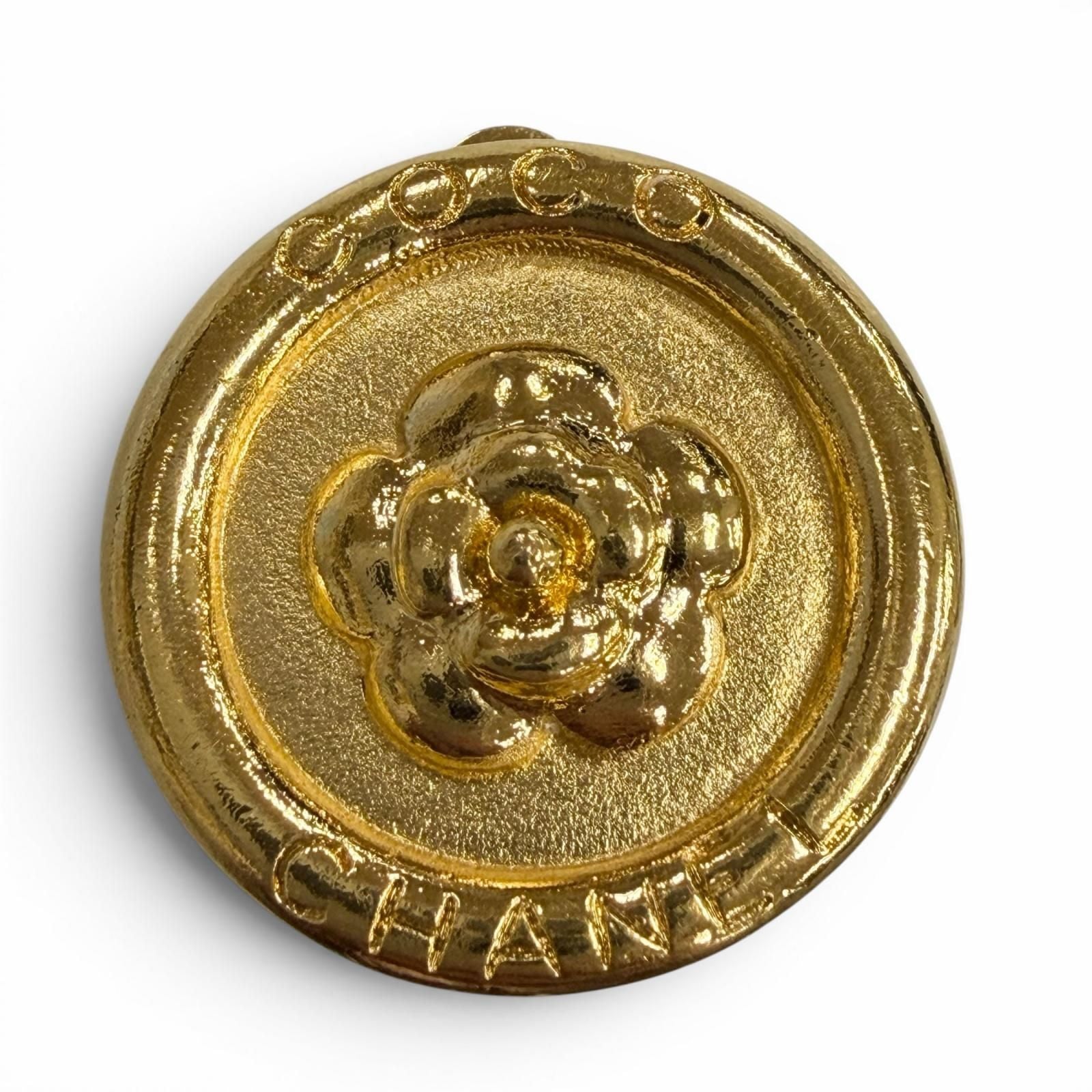 Chanel Vintage Camellia Round Earrings Gold — view 3