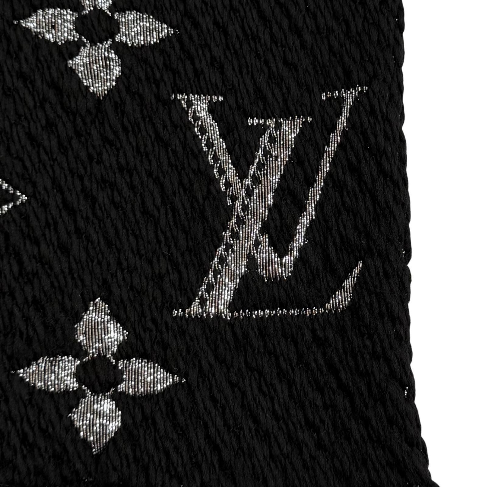 Louis Vuitton Echarpe Logo Mania Shine Wool Silk Blend Scarf with Fringe Black — view 5