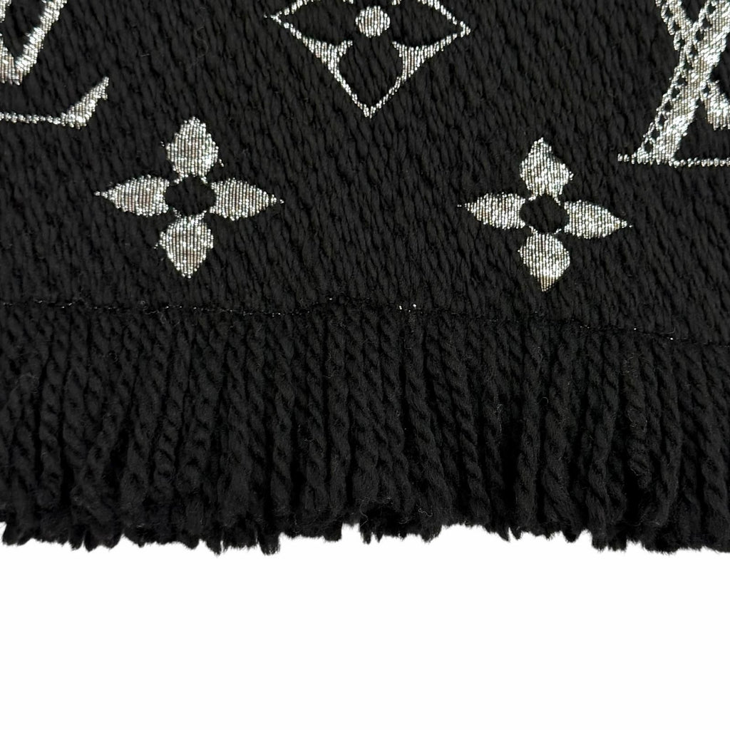 Louis Vuitton Echarpe Logo Mania Shine Wool Silk Blend Scarf with Fringe Black — view 4
