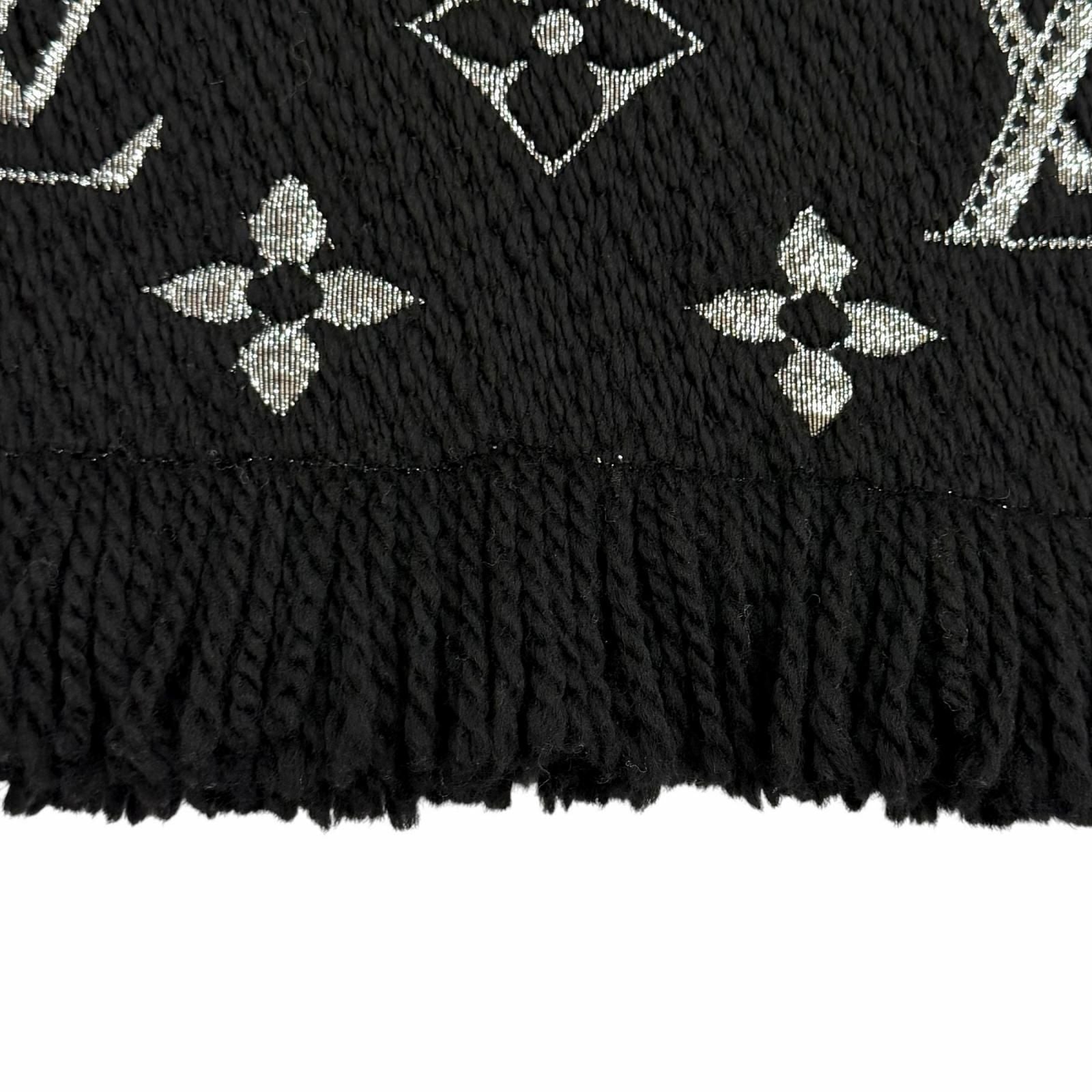Louis Vuitton Echarpe Logo Mania Shine Wool Silk Blend Scarf with Fringe Black — view 4