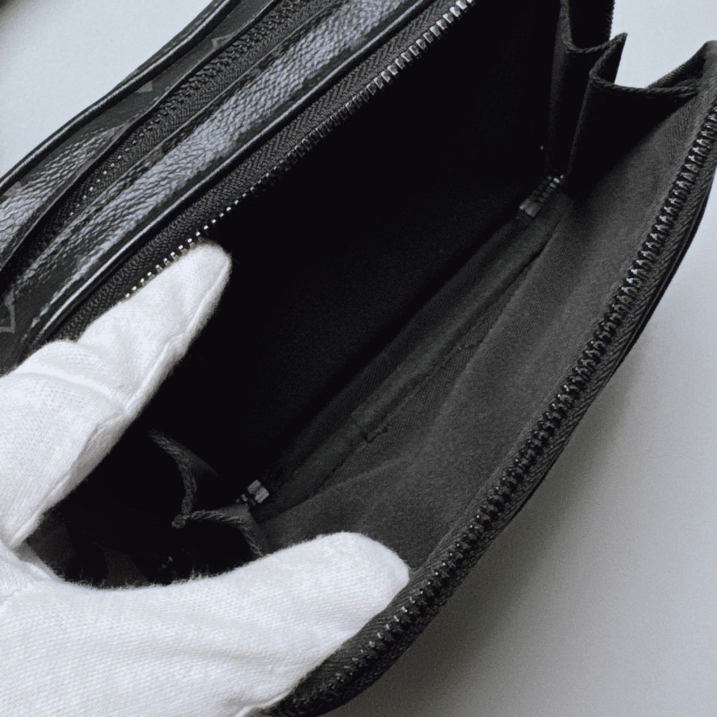 Louis Vuitton Vitton Monogram Eclipse Alpha Messenger — view 4