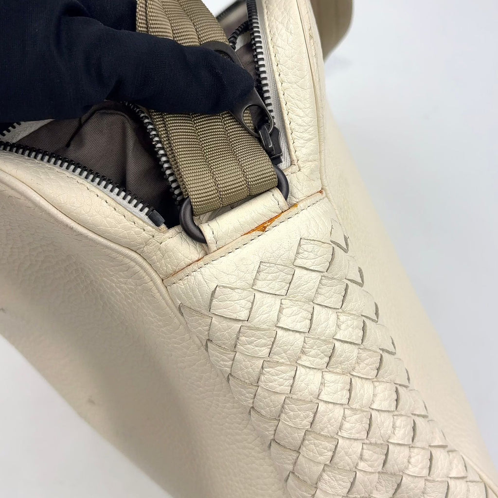 Bottega Veneta Intrecciato Leather Off White Shoulder Bag Black — view 6