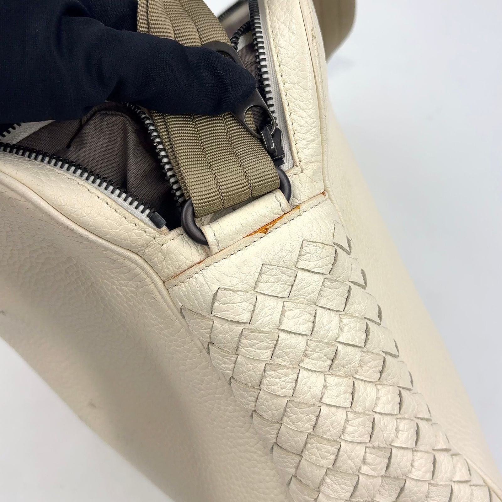 Bottega Veneta Intrecciato Leather Off White Shoulder Bag Black — view 6