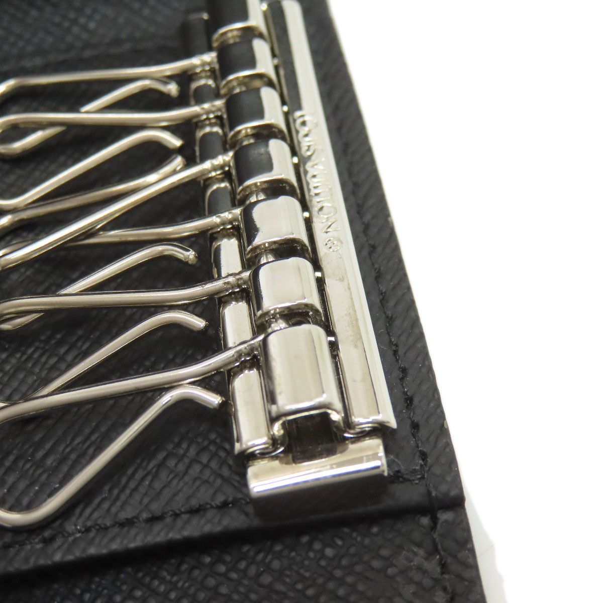 Louis Vuitton Multicles 6 Key Case Damier Canvas Key Holder — view 9