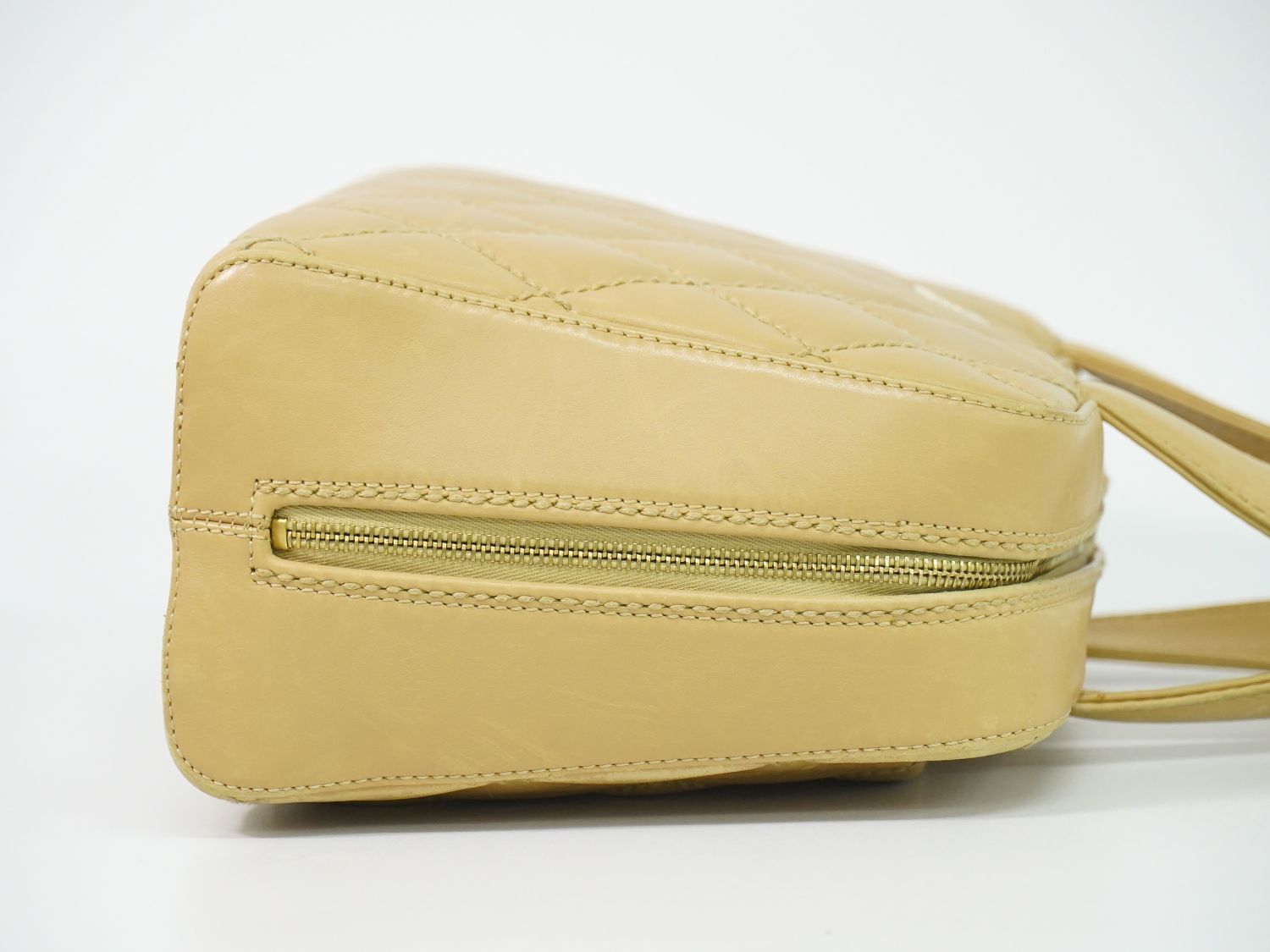 Chanel Wild Stitch CC Logo Handbag Leather Beige — view 4