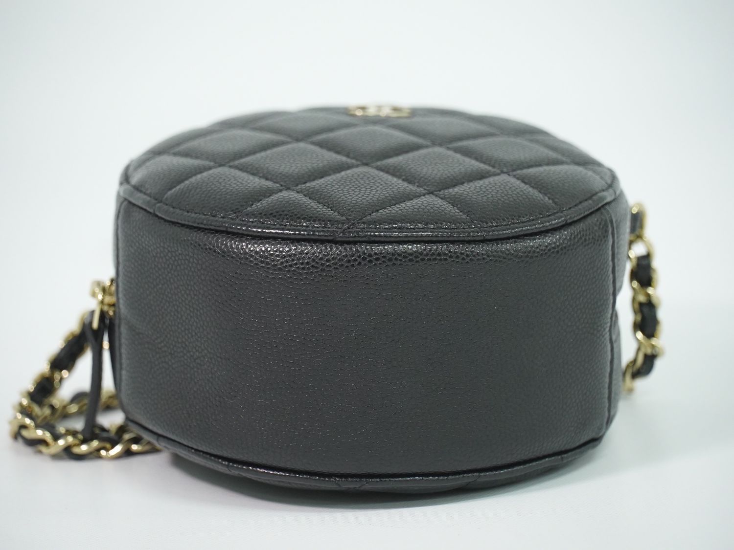 Chanel CC Logo Quilted Chain Shoulder Bag Pochette Caviar Leather Black — view 3