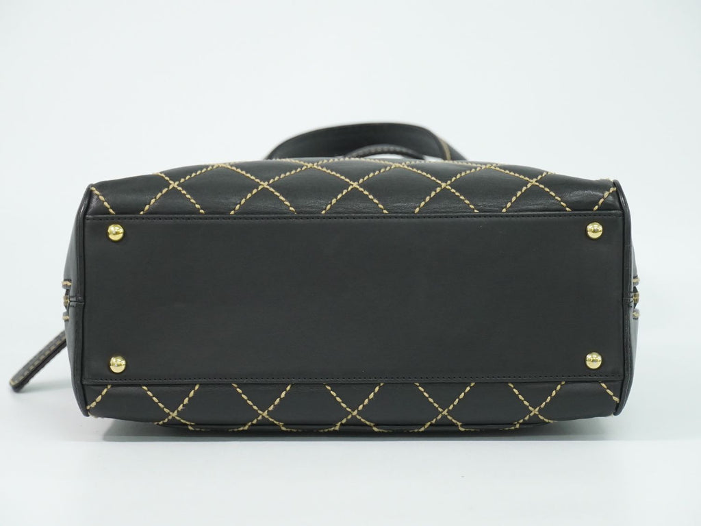 Chanel Wild Stitch CC Logo Tote Leather Black — view 3
