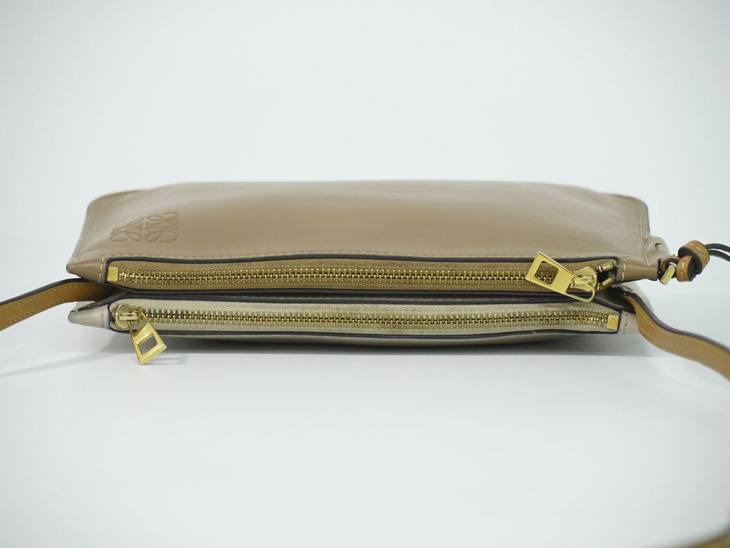 Loewe Gate Double Zip Pouch Anagram Shoulder Bag Pochette Leather Beige Gray — view 5
