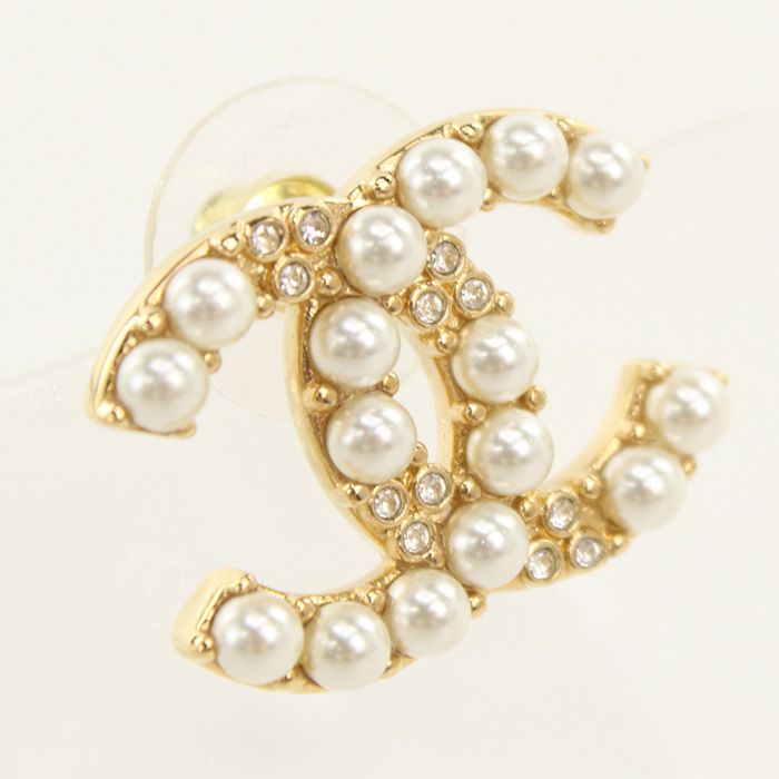 Chanel CC Logo Earrings Metal Pearl — view 3