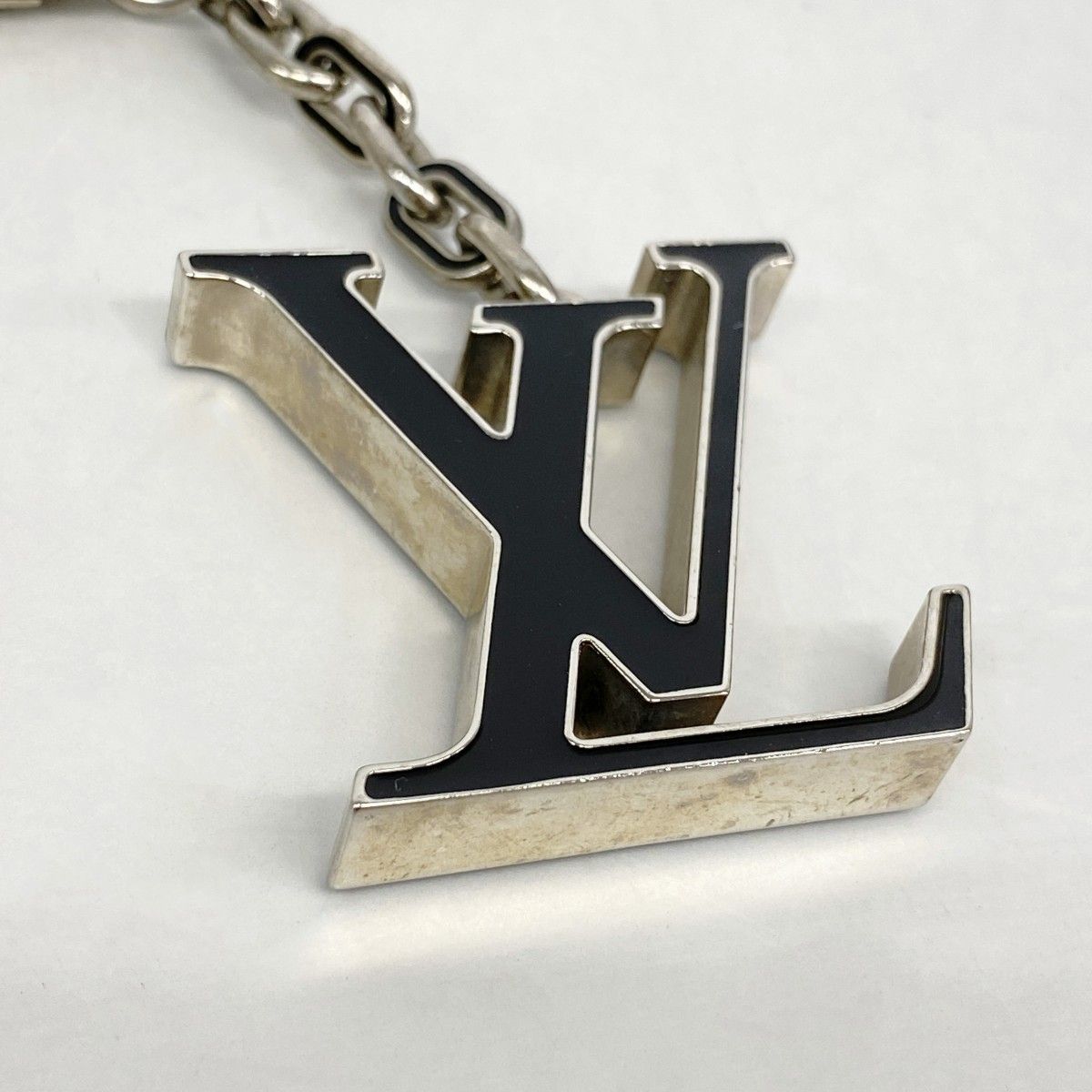 Louis Vuitton Key Holder Charm Porte Cles Initial LV Silver Black — view 4