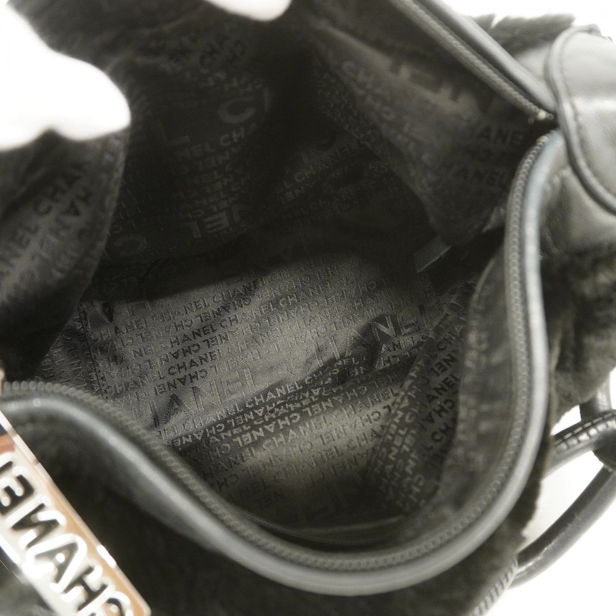 Chanel Shoulder Bag Leather Fur Black Silver — view 4