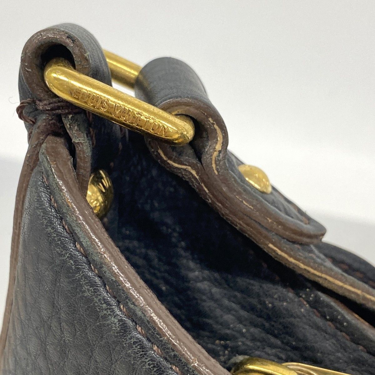 Louis Vuitton Shoulder Bag Mahina XS Noir — view 9