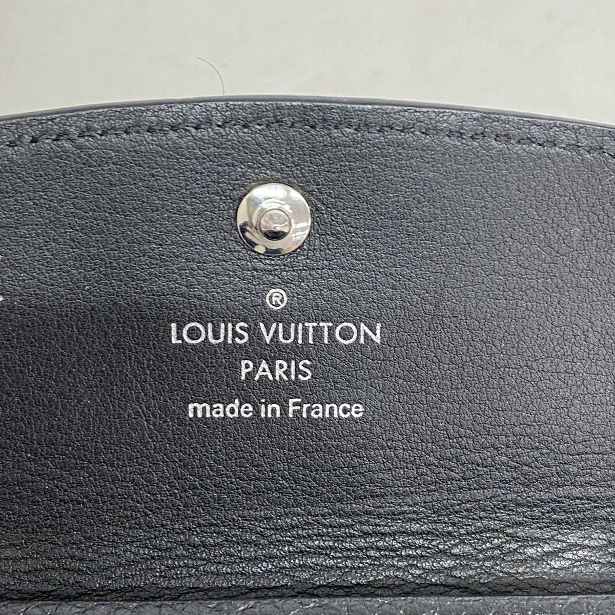 Louis Vuitton Key Case Mahina Multicles 4 Noir Key Holder — view 4