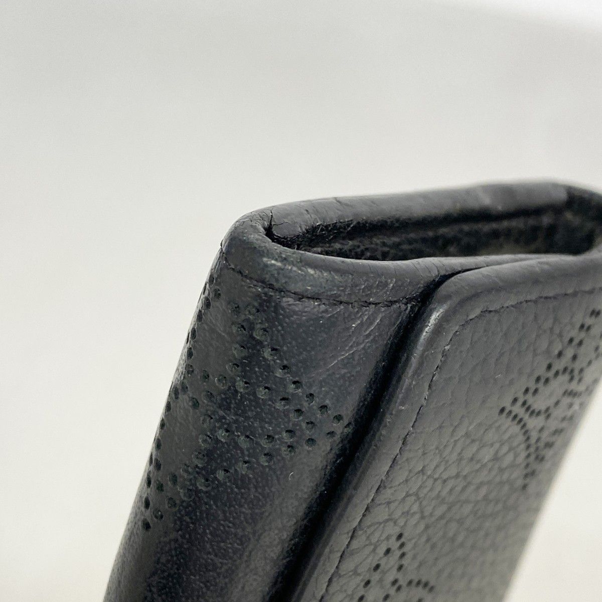 Louis Vuitton Key Case Mahina Multicles 4 Noir Key Holder — view 6