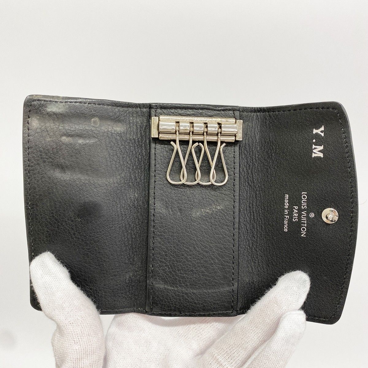 Louis Vuitton Key Case Mahina Multicles 4 Noir Key Holder — view 3