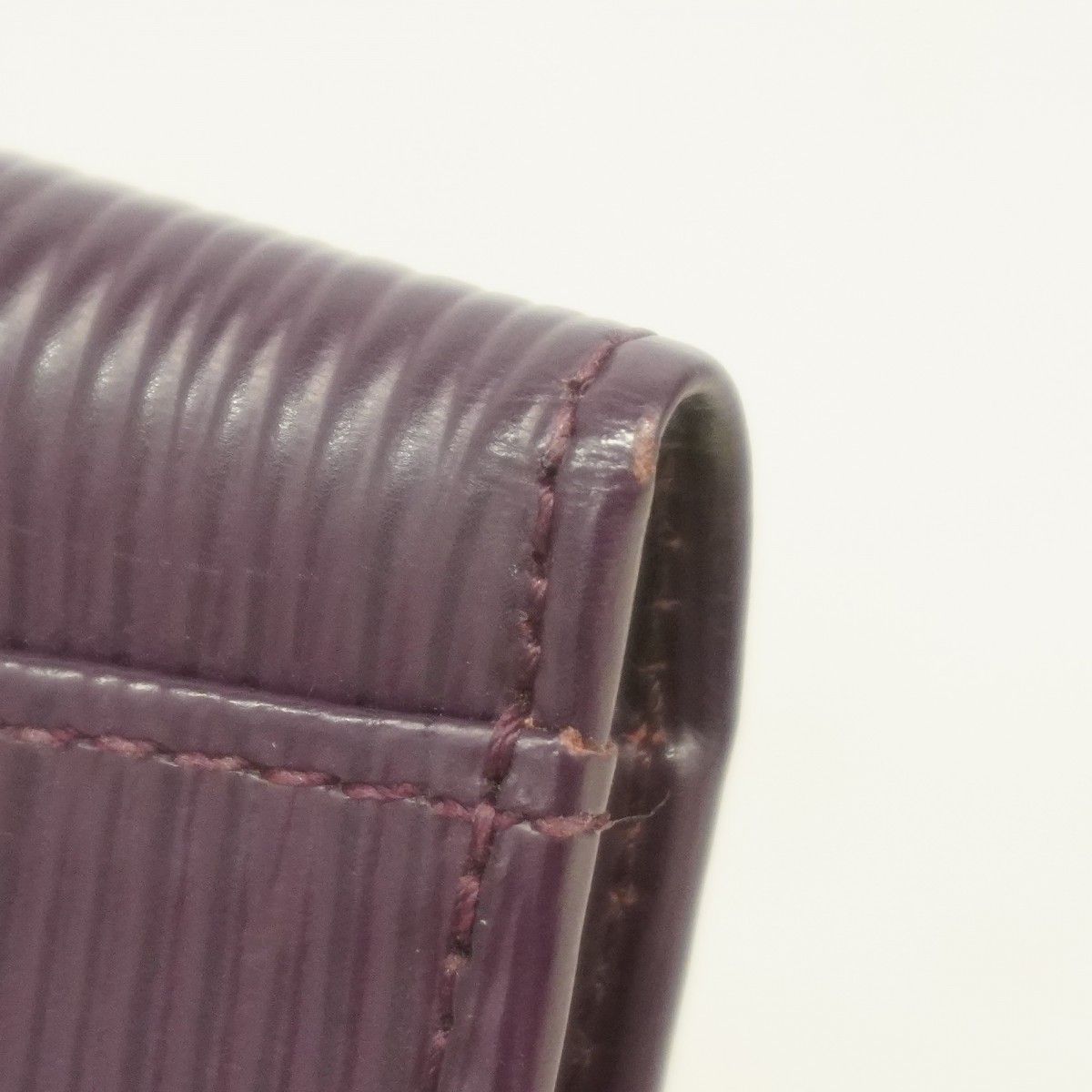 Louis Vuitton Card Case Epi Organizer de Poche Cassis — view 5