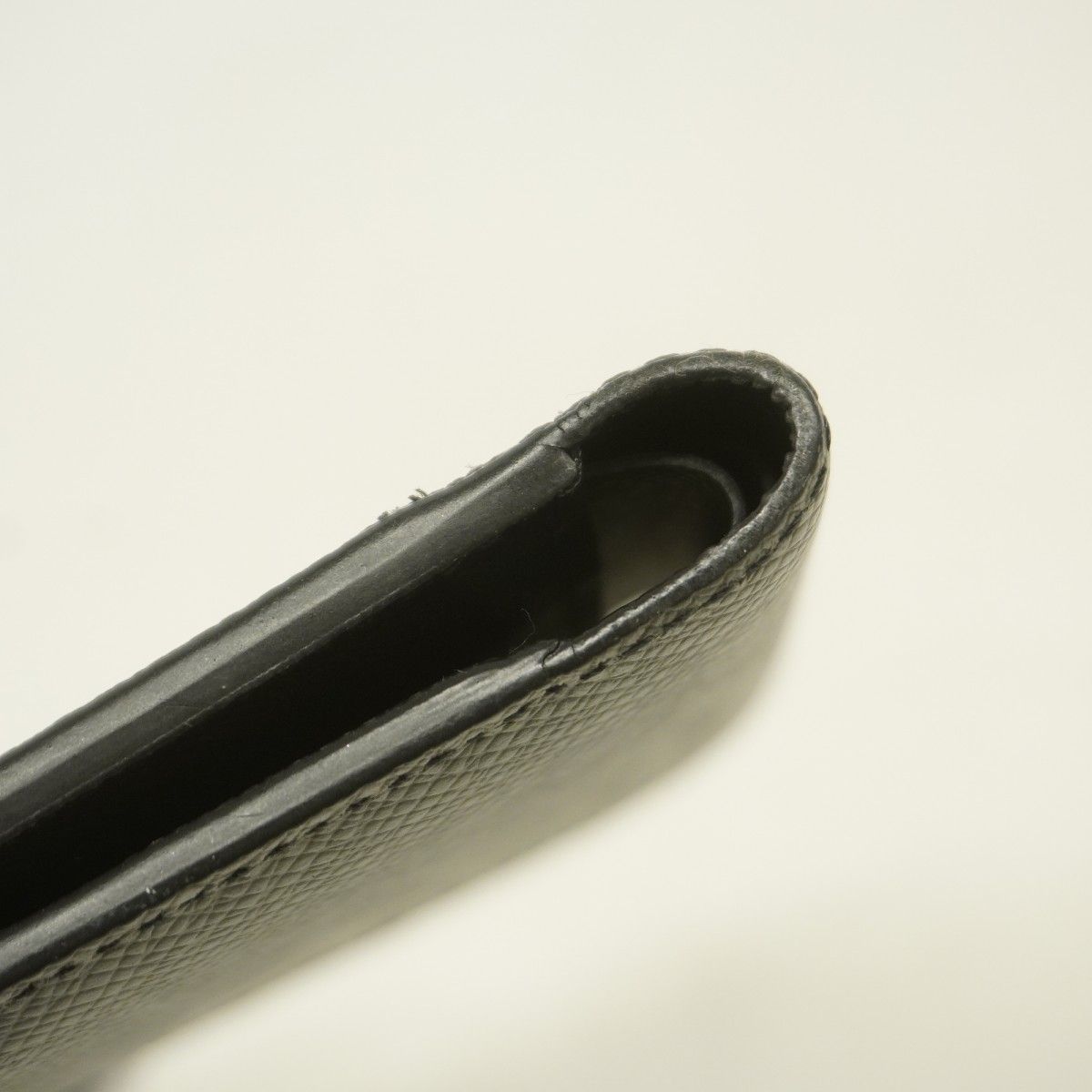 Louis Vuitton Billfold Taiga Portefeuille Multiple Ardoise Wallet — view 5