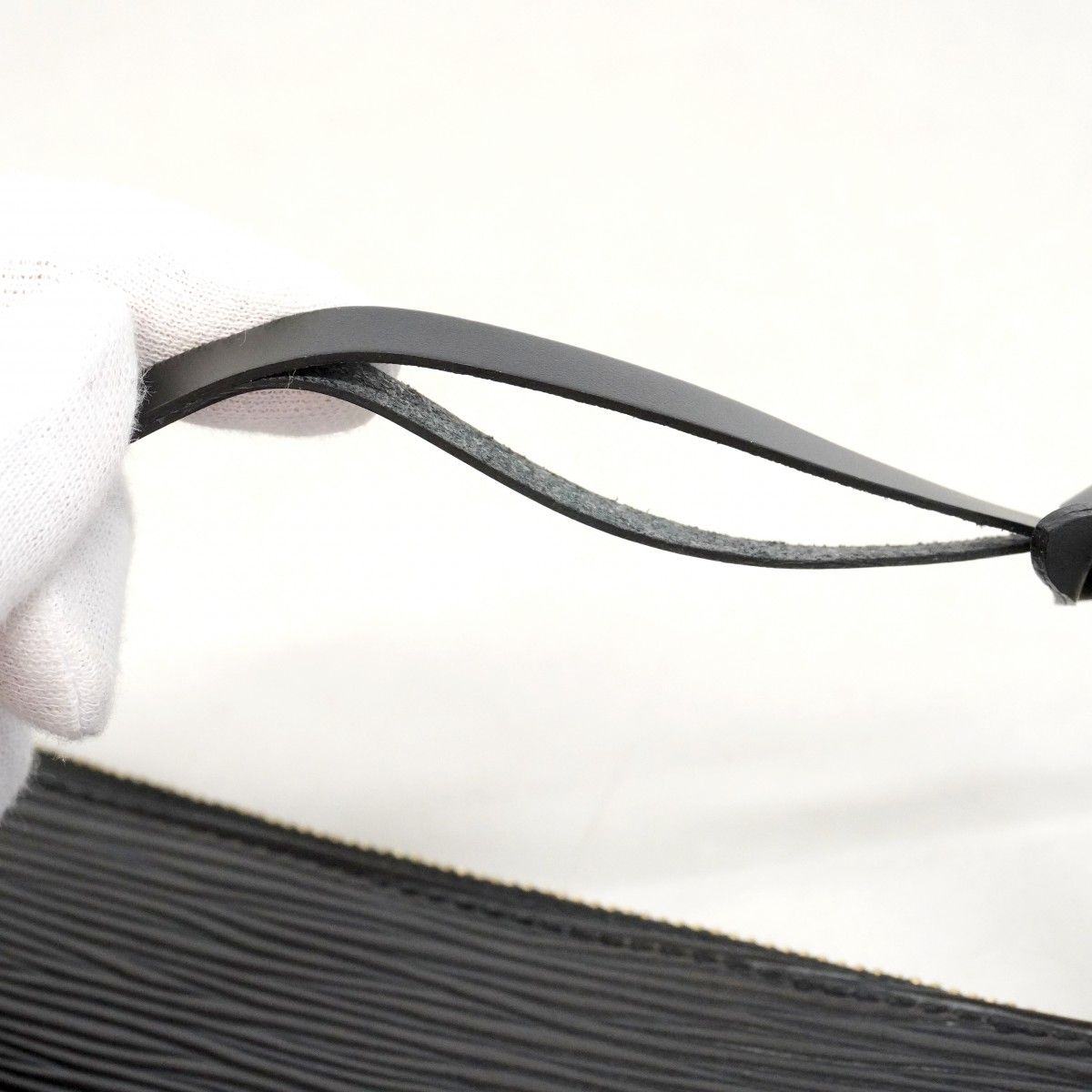 Louis Vuitton Pouch Epi Pochette Noir — view 7