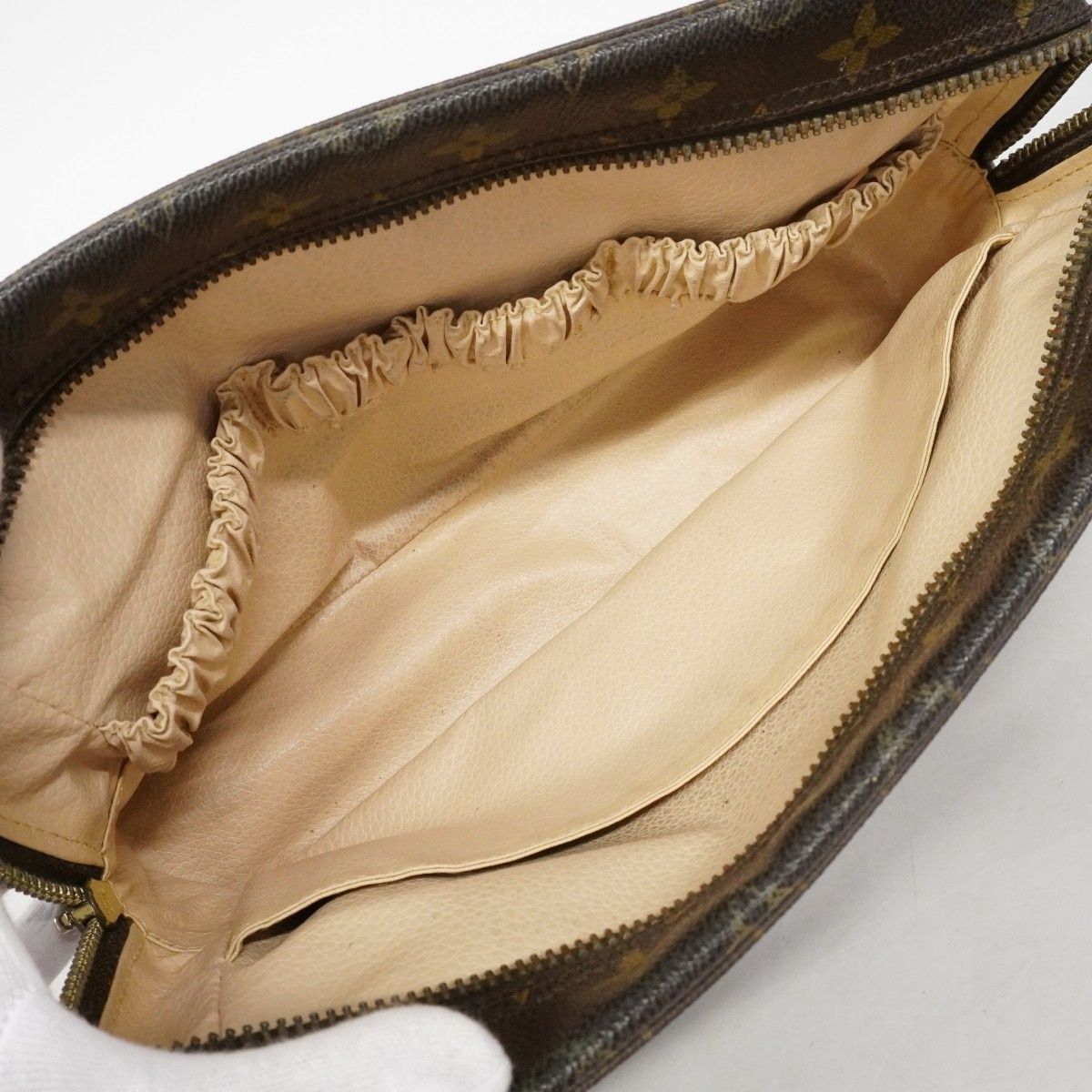 Louis Vuitton Pouch Monogram Trousse Toilet 28 Brown — view 4