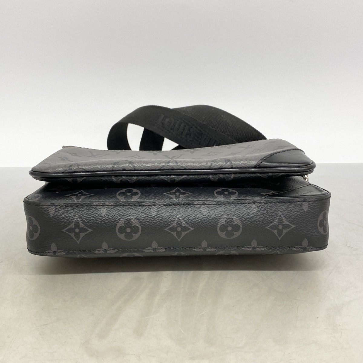 Louis Vuitton Shoulder Bag Monogram Eclipse Reverse Trio Messenger Black Gray — view 3