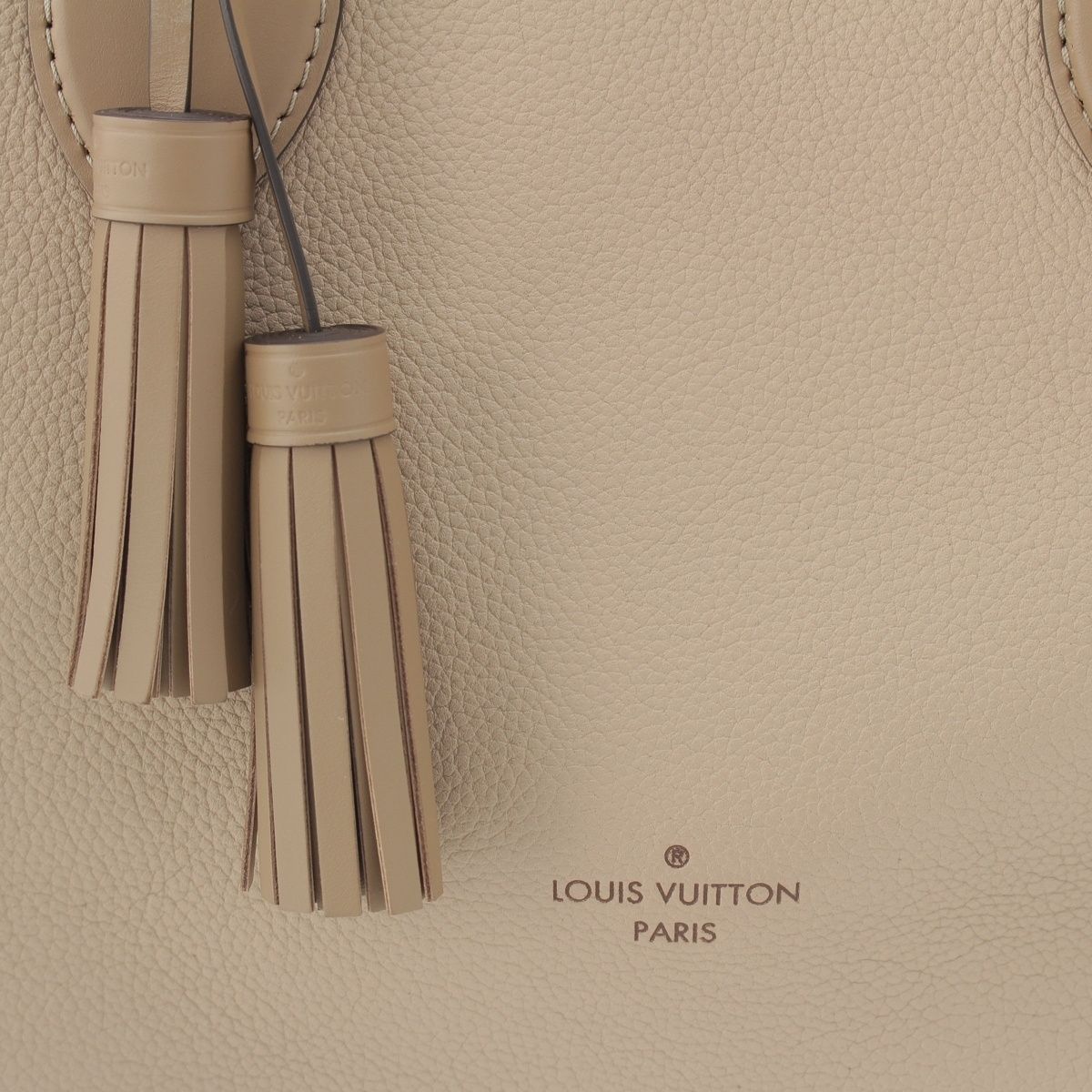 Louis Vuitton Mahina Omea Leather Shoulder Handbag Beige — view 8