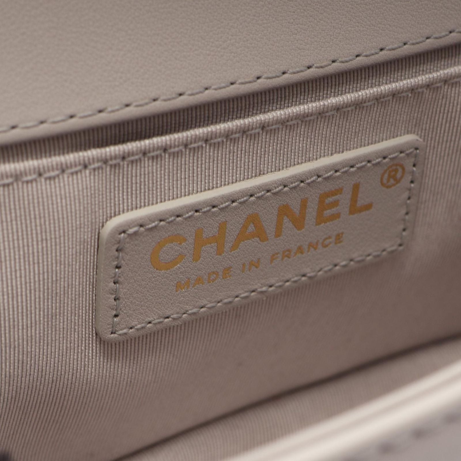 Chanel Shoulder Bag Boy Small Light Gray Leather Chain — view 4