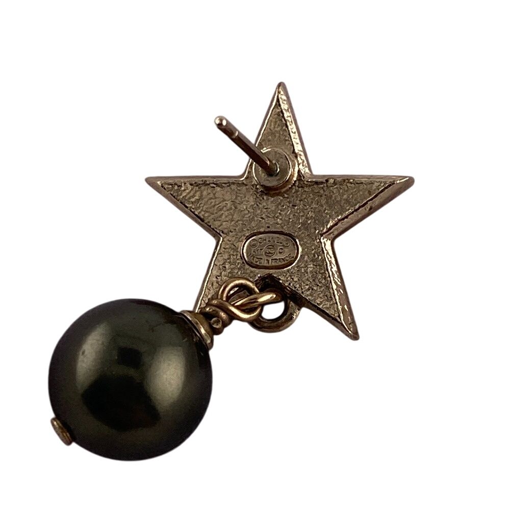 Chanel CC Logo Star Pearl Earrings Gold — view 8