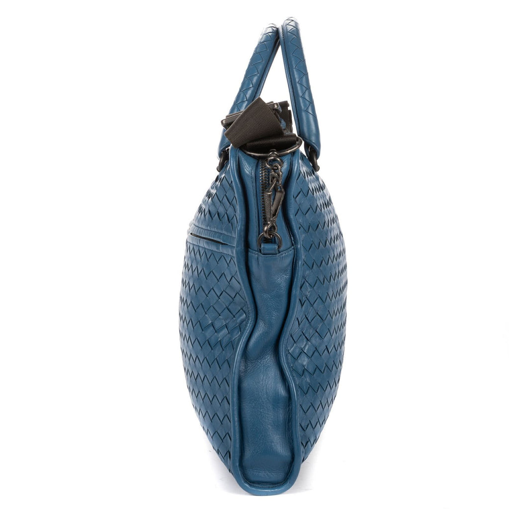 Bottega Veneta Venet Messenger Blue Intrecciato Leather — view 3