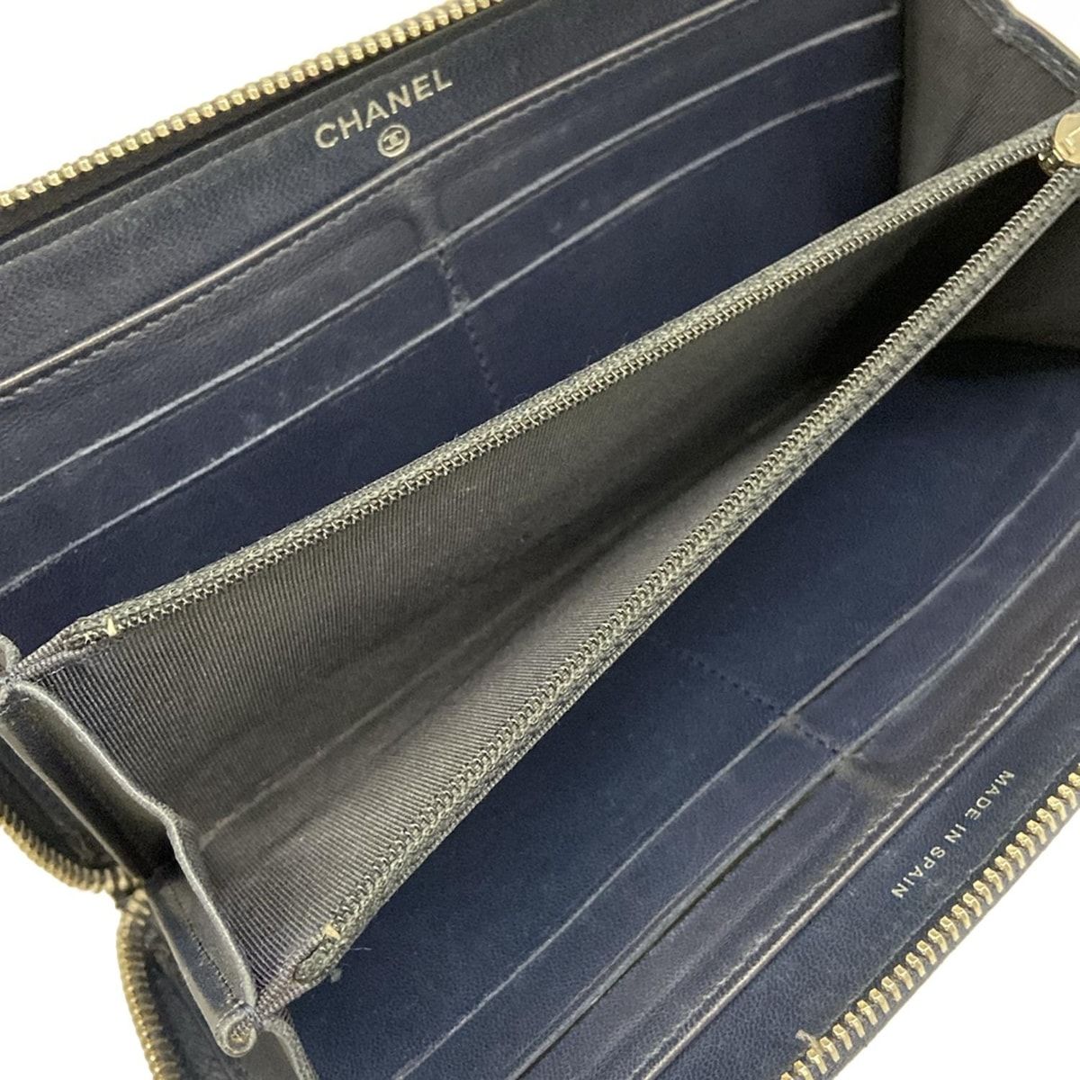 Chanel Wallet Bicolor Black Navy Silver CC Logo Zip Around Lambskin — view 4