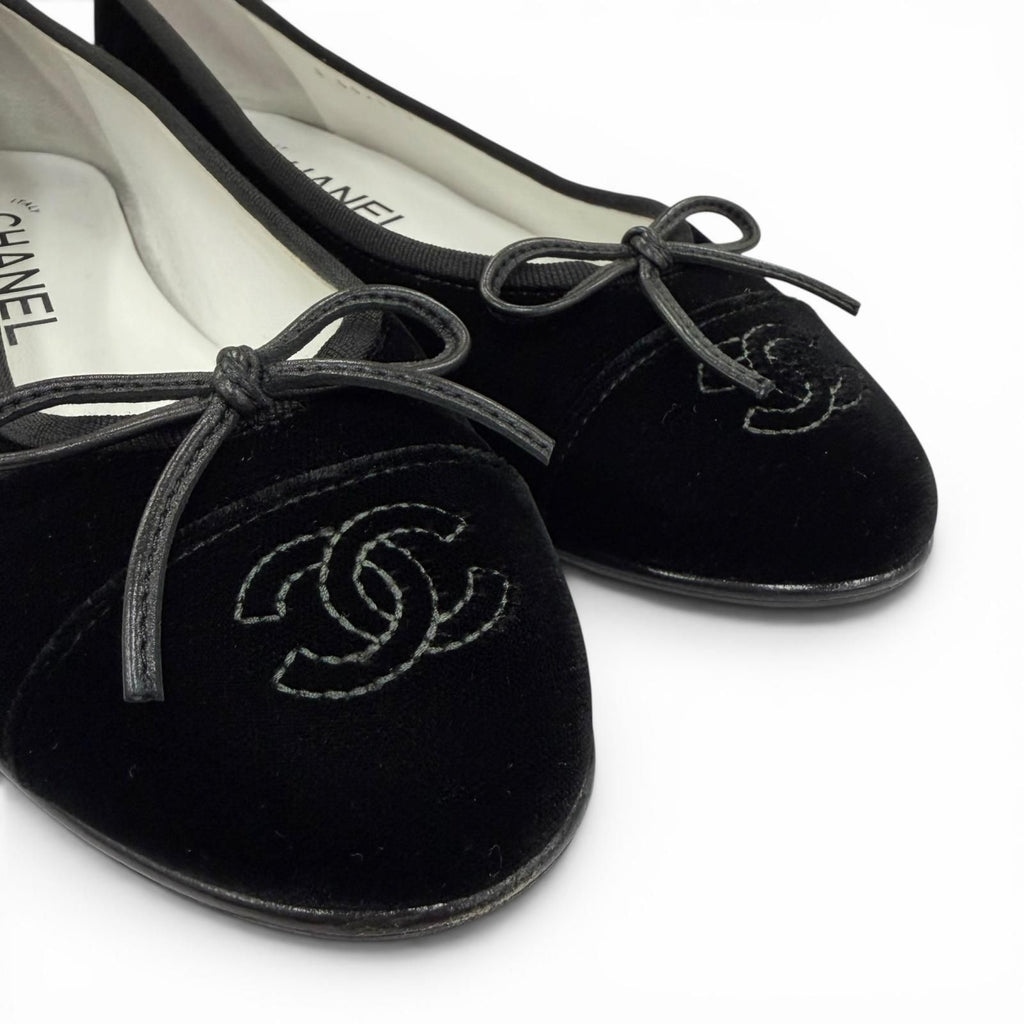 Chanel Ballerina Metiers D'art Collection CC Logo Velour Ballet Shoes Black — view 8