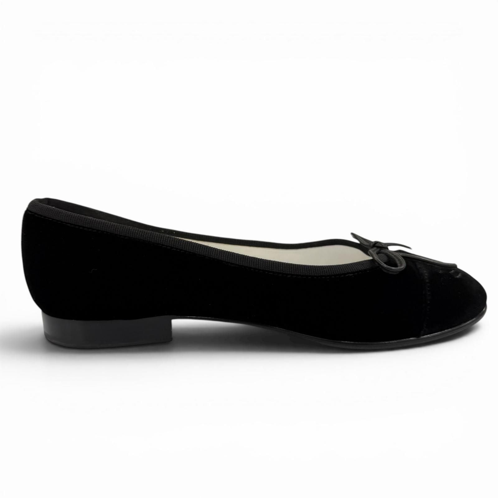 Chanel Ballerina Metiers D'art Collection CC Logo Velour Ballet Shoes Black — view 6