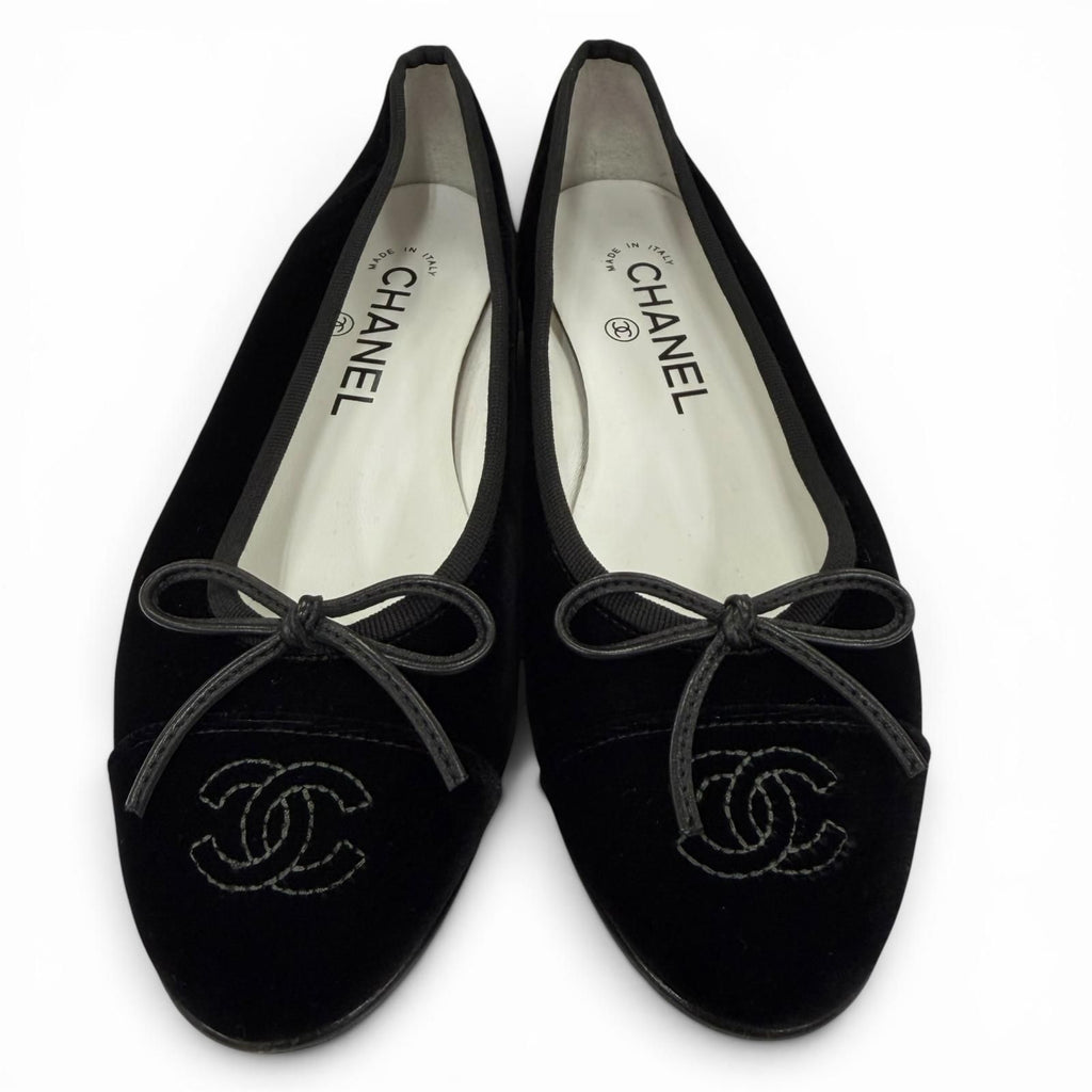 Chanel Ballerina Metiers D'art Collection CC Logo Velour Ballet Shoes Black — view 4