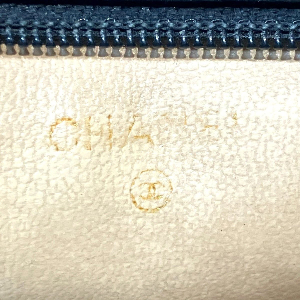 Chanel Cosmetic Pouch CC Logo Caviar Leather — view 4