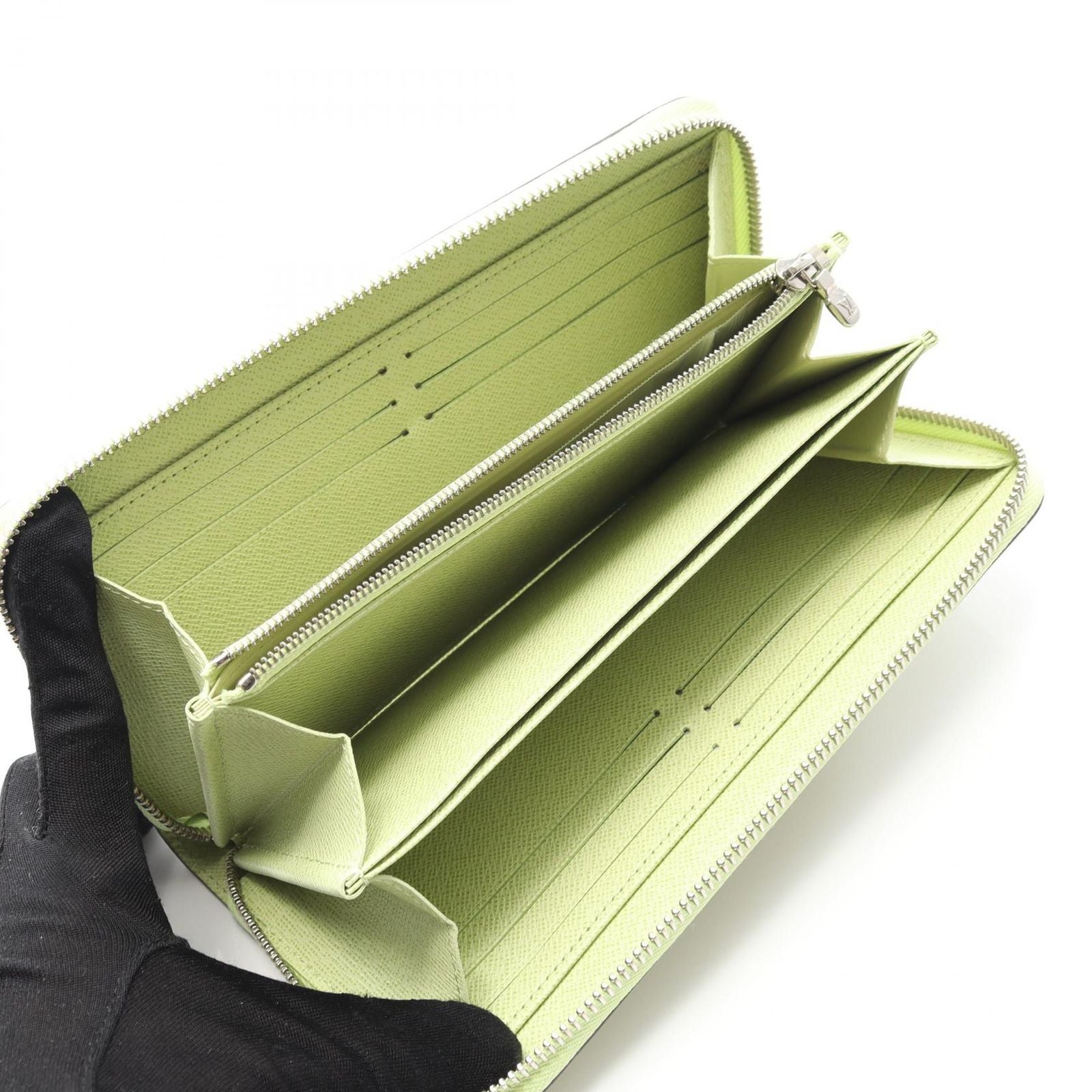 Louis Vuitton Round Wallet Zippy Vert Leather — view 3
