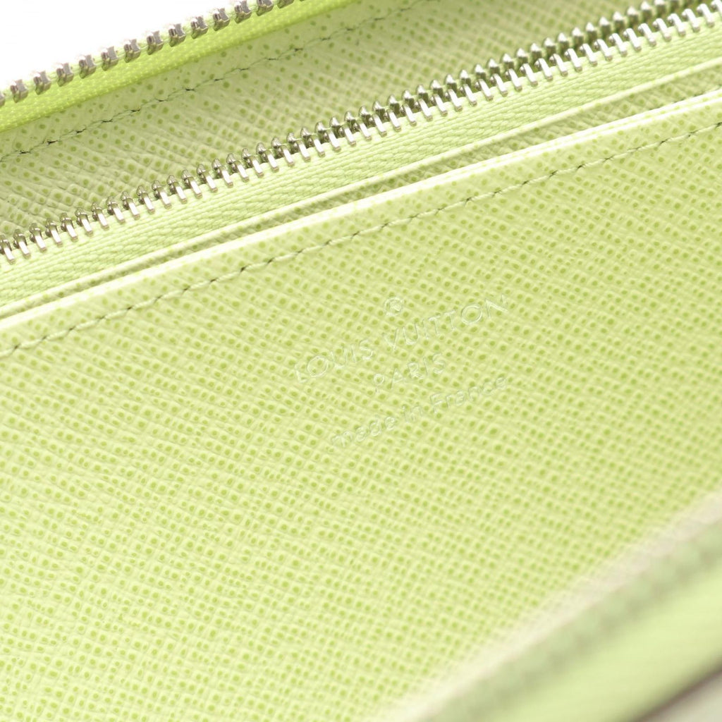 Louis Vuitton Round Wallet Zippy Vert Leather — view 4