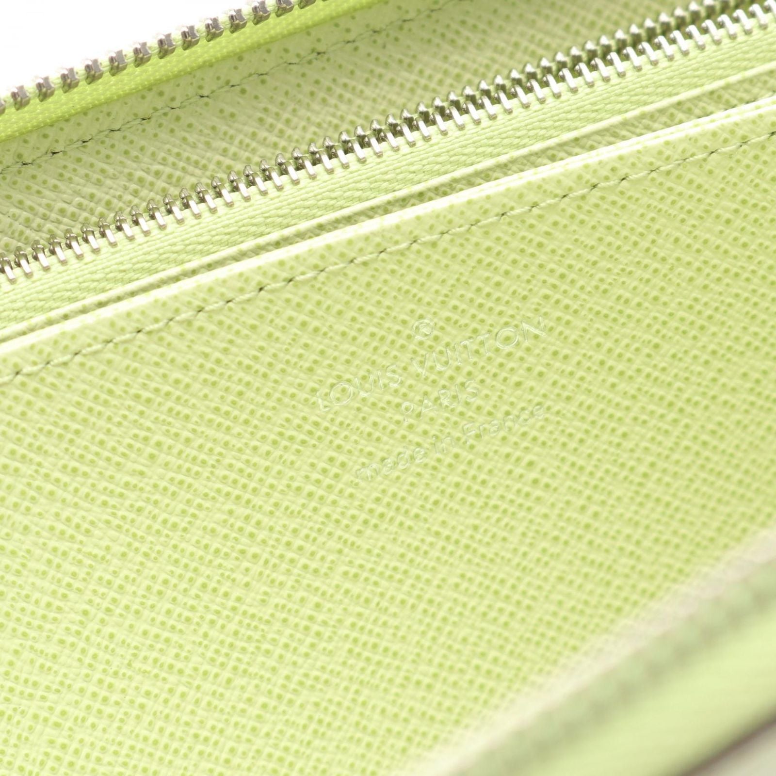 Louis Vuitton Round Wallet Zippy Vert Leather — view 4