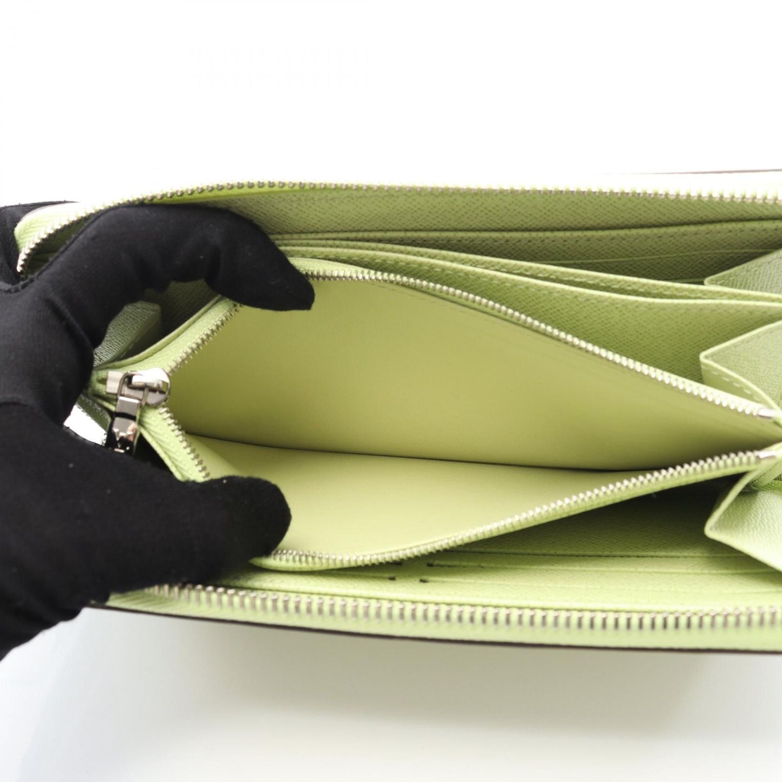 Louis Vuitton Round Wallet Zippy Vert Leather — view 5