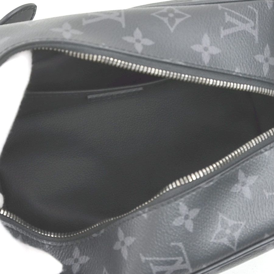 Louis Vuitton Clutch Monogram Eclipse Rocker Dopp — view 6
