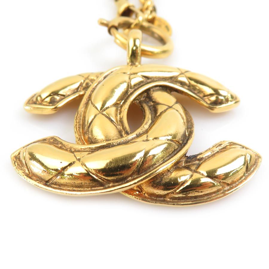 Chanel Necklace CC Logo — view 3