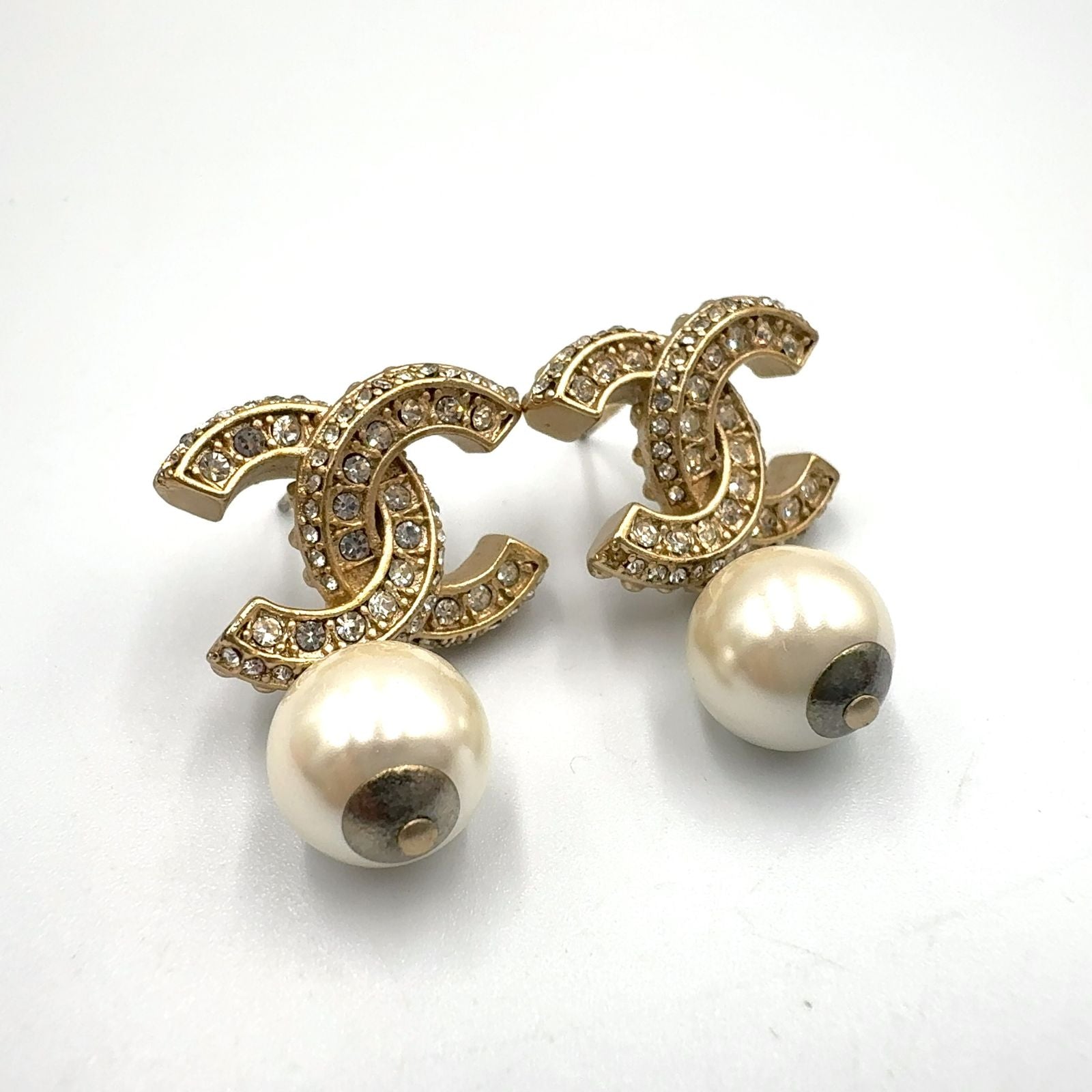 Chanel CC Logo Pearl Swing Faux Color Stone Off White Clear Gold Earrings — view 7