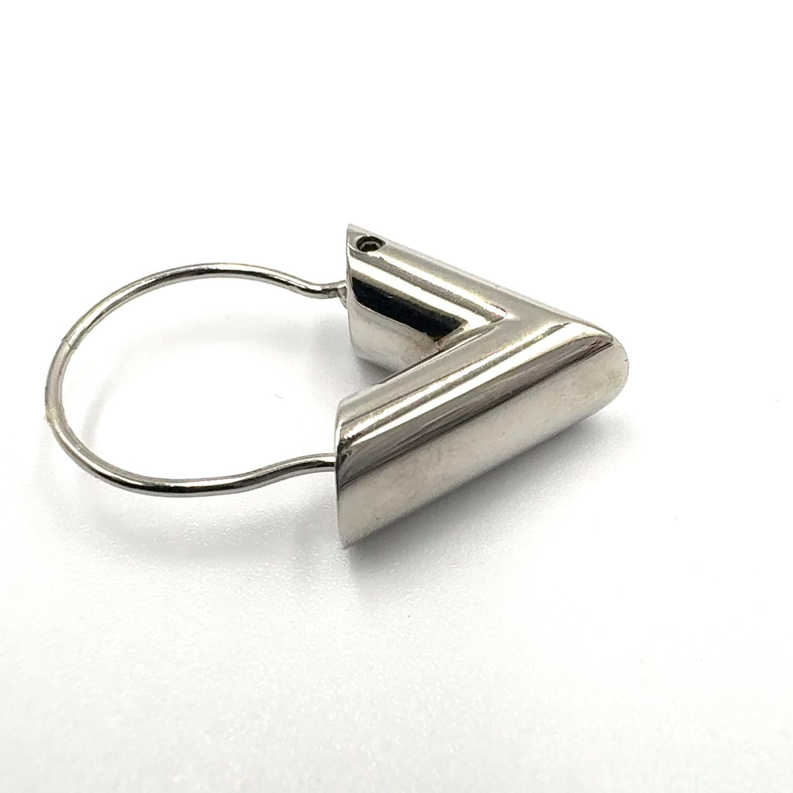 Louis Vuitton Hoop Earrings Essential Metal Silver — view 9