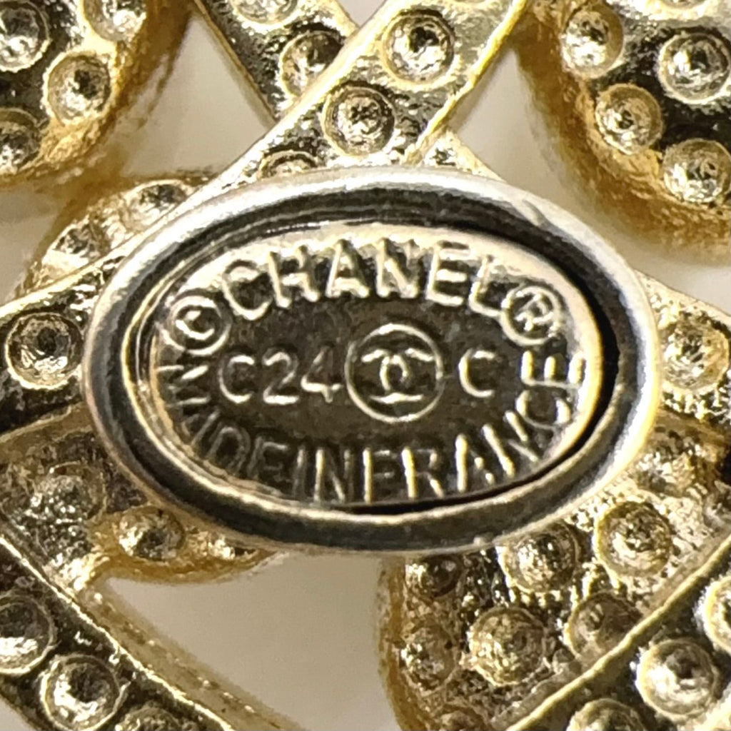 Chanel CC Logo Pearl Faux Gold White Brooch — view 4