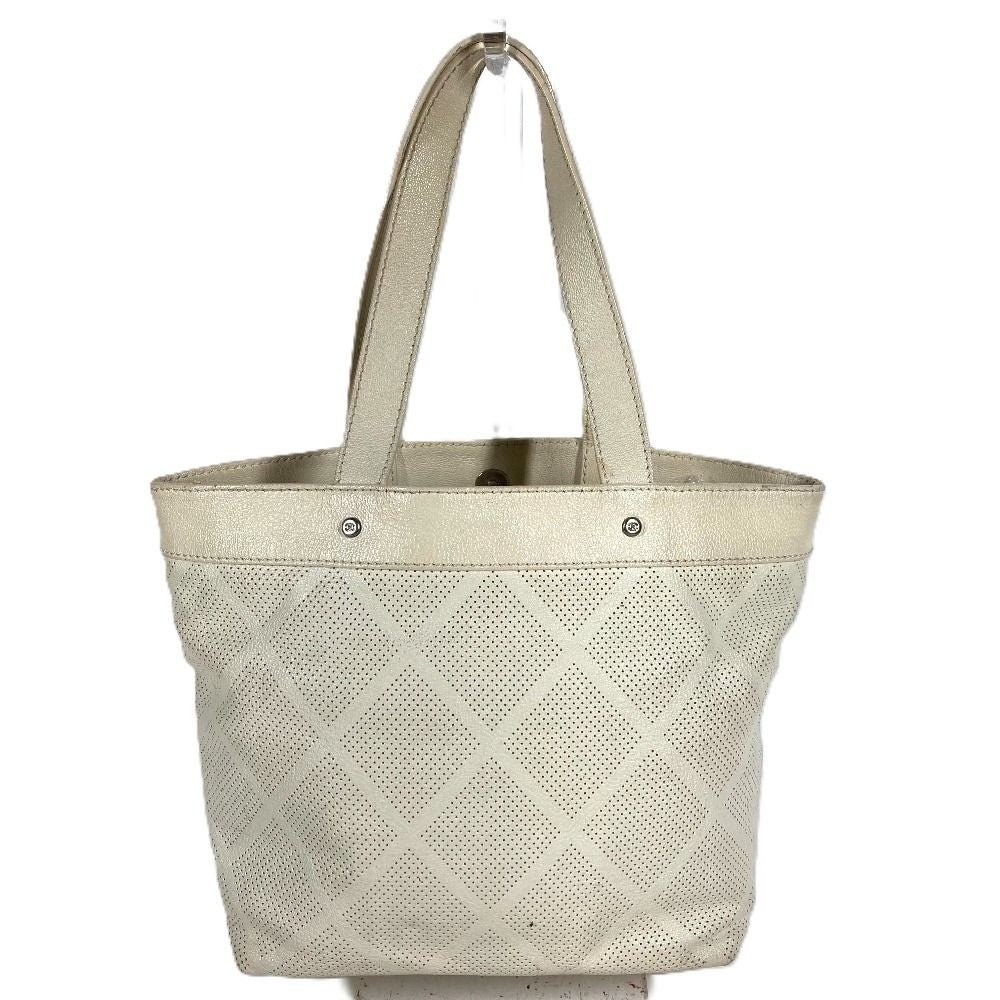 Chanel Tote Logo CC Quilted Leather Ivory — view 2