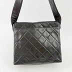 Chanel Quilted CC Logo Turnlock Crossbody Shoulder Bag Leather Black Gold — view 5