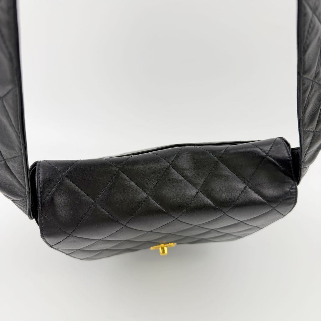Chanel Quilted CC Logo Turnlock Crossbody Shoulder Bag Leather Black Gold — view 8